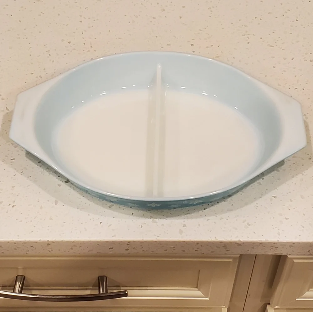 Pyrex, Turquoise Blue, White Snowflake, 1.5 Quart Divided Dish, Minor Wear, EUC